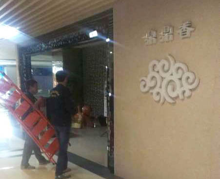 ������-�������